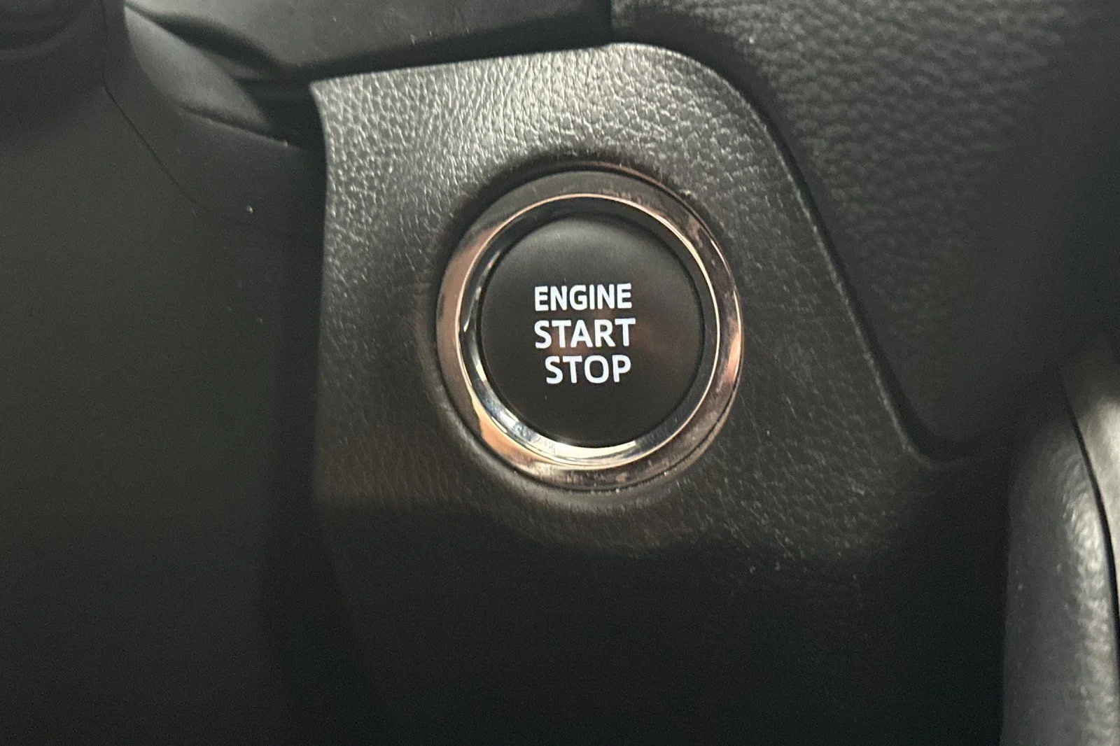Used 2025 White Toyota XLE image 28
