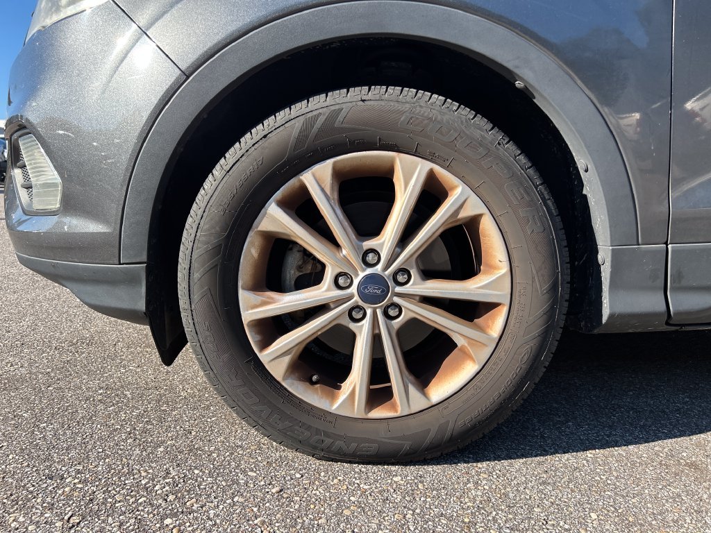 Used 2018 Gray Ford SE image 6