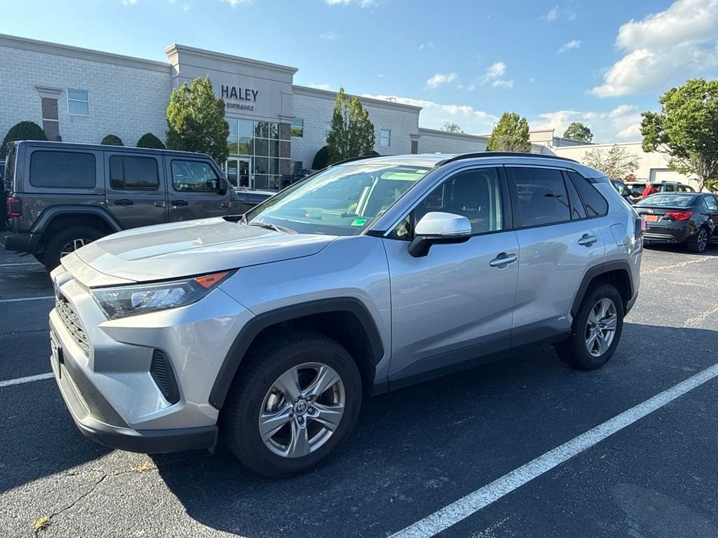 Used 2022 Silver Toyota LE image 4