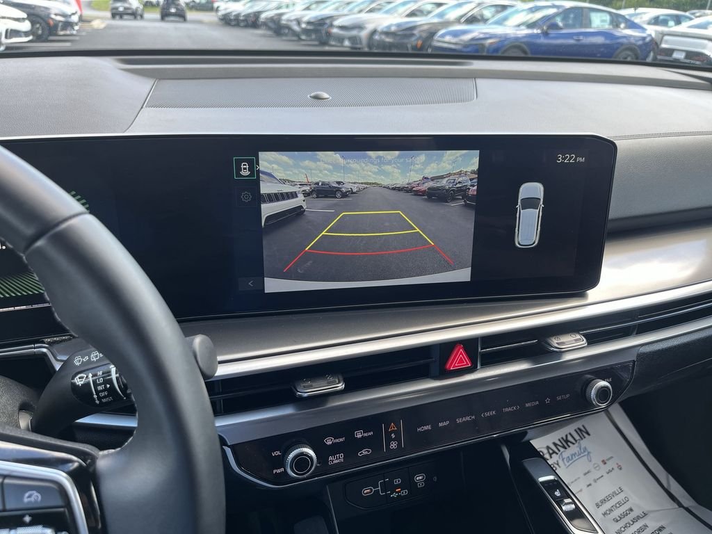 Used 2025 White Kia S image 23
