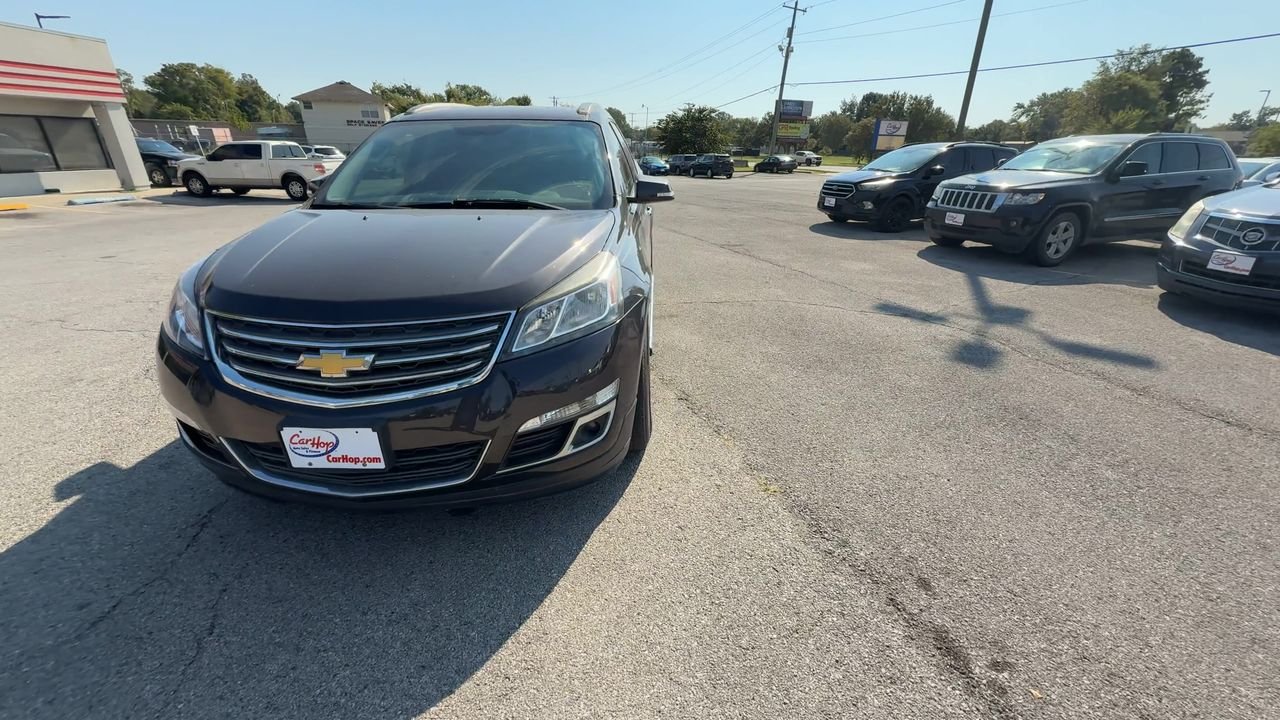 2015 Chevrolet Traverse 1LT photo 2