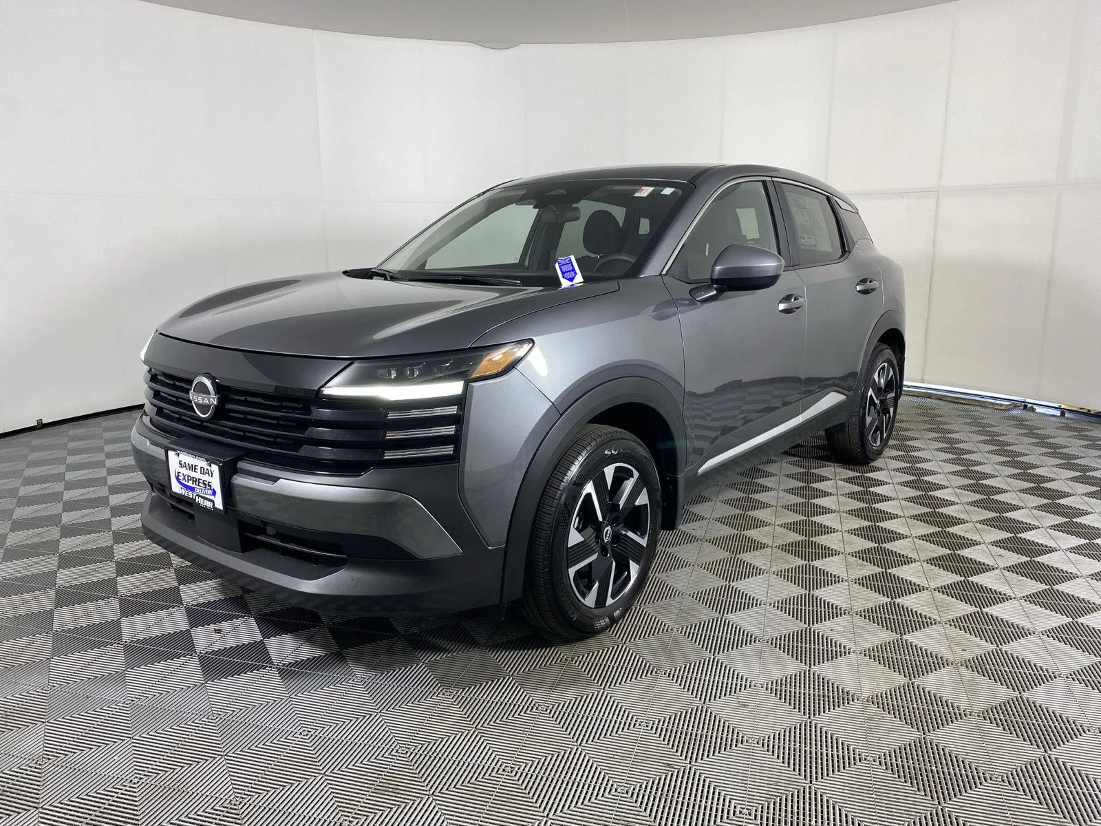 Used 2025 Gun Metallic Nissan SV image 3