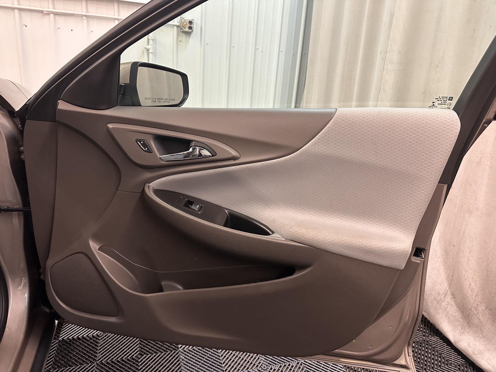 Used 2025 Mineral Gray Metallic Chevrolet LT image 27
