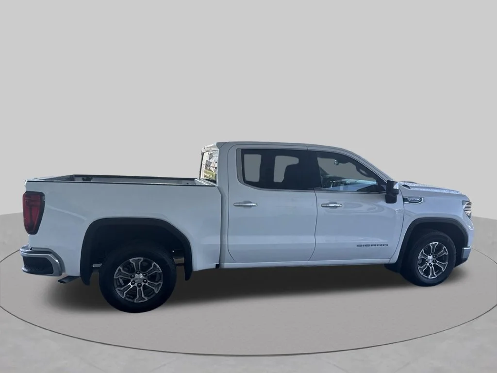 Used 2025 Summit White GMC SLT image 10