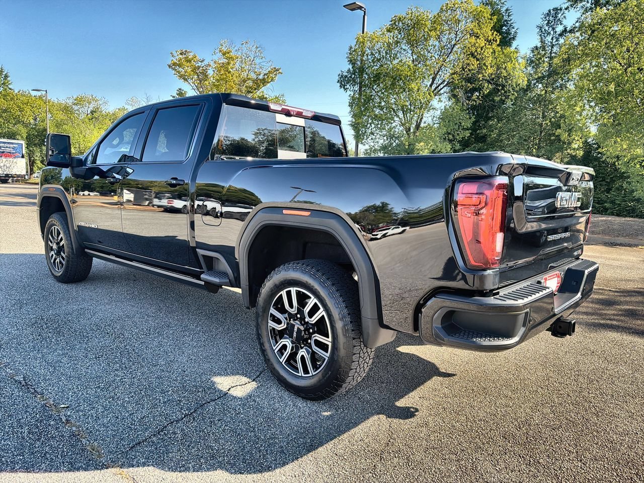 Used 2022 ONYX BLACK GMC AT4 image 6