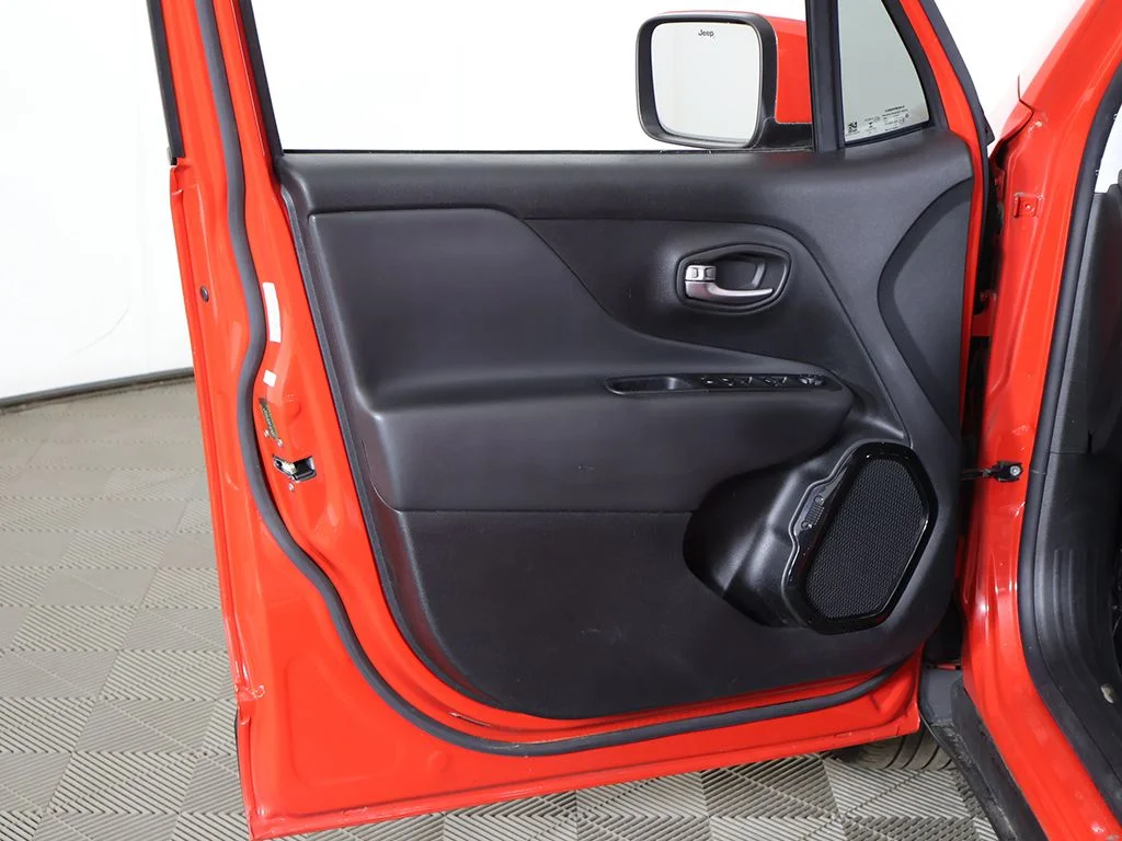 Used 2020 Red Jeep Latitude image 17