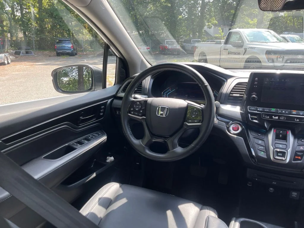 Used 2023 White Honda Touring image 7