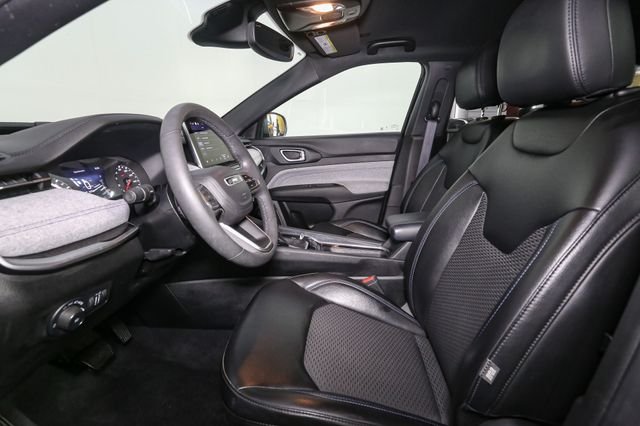 Used 2023 Black Jeep Latitude image 38