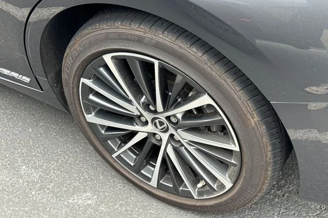 Used 2022 Gray Lexus 300h image 4
