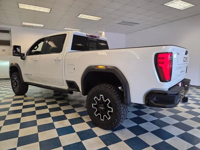 Used 2024 White GMC AT4X image 5