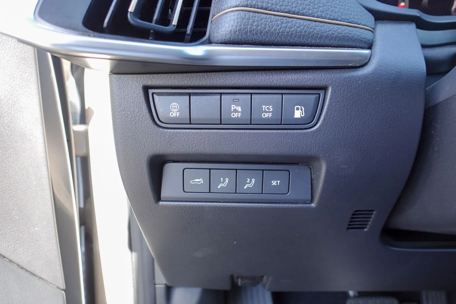 Certified Used 2024 Platinum Quartz Mazda Premium image 19
