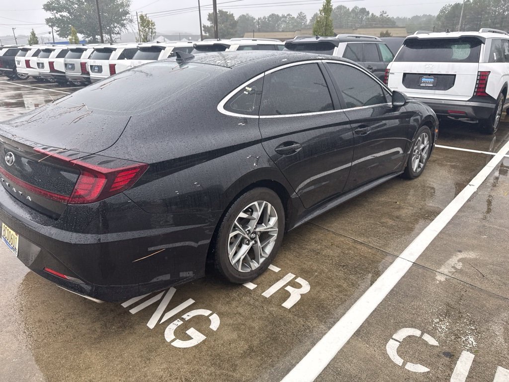 Used 2023 Black Hyundai SEL image 3