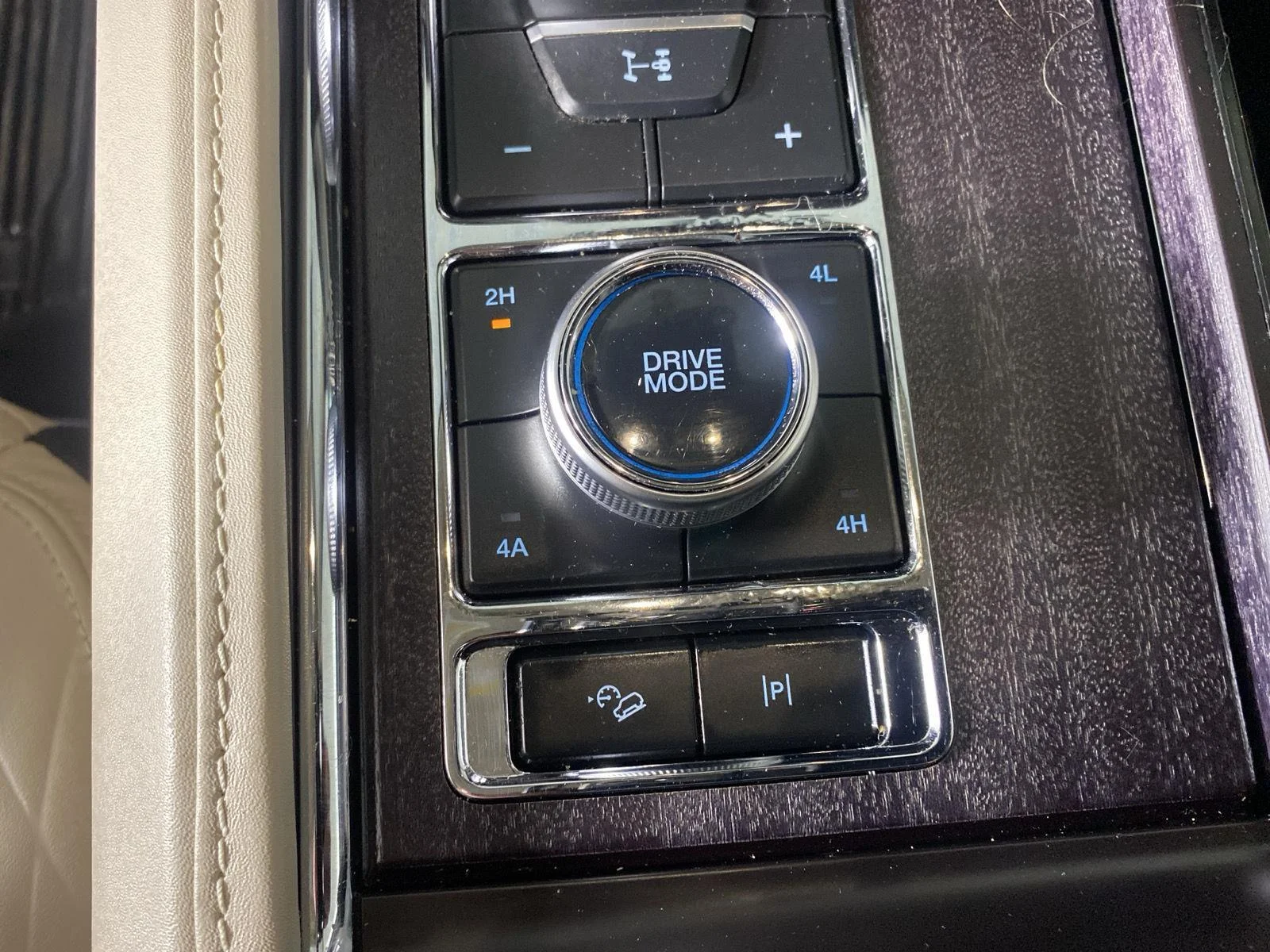 Used 2023 Agate Black Ford Platinum image 26