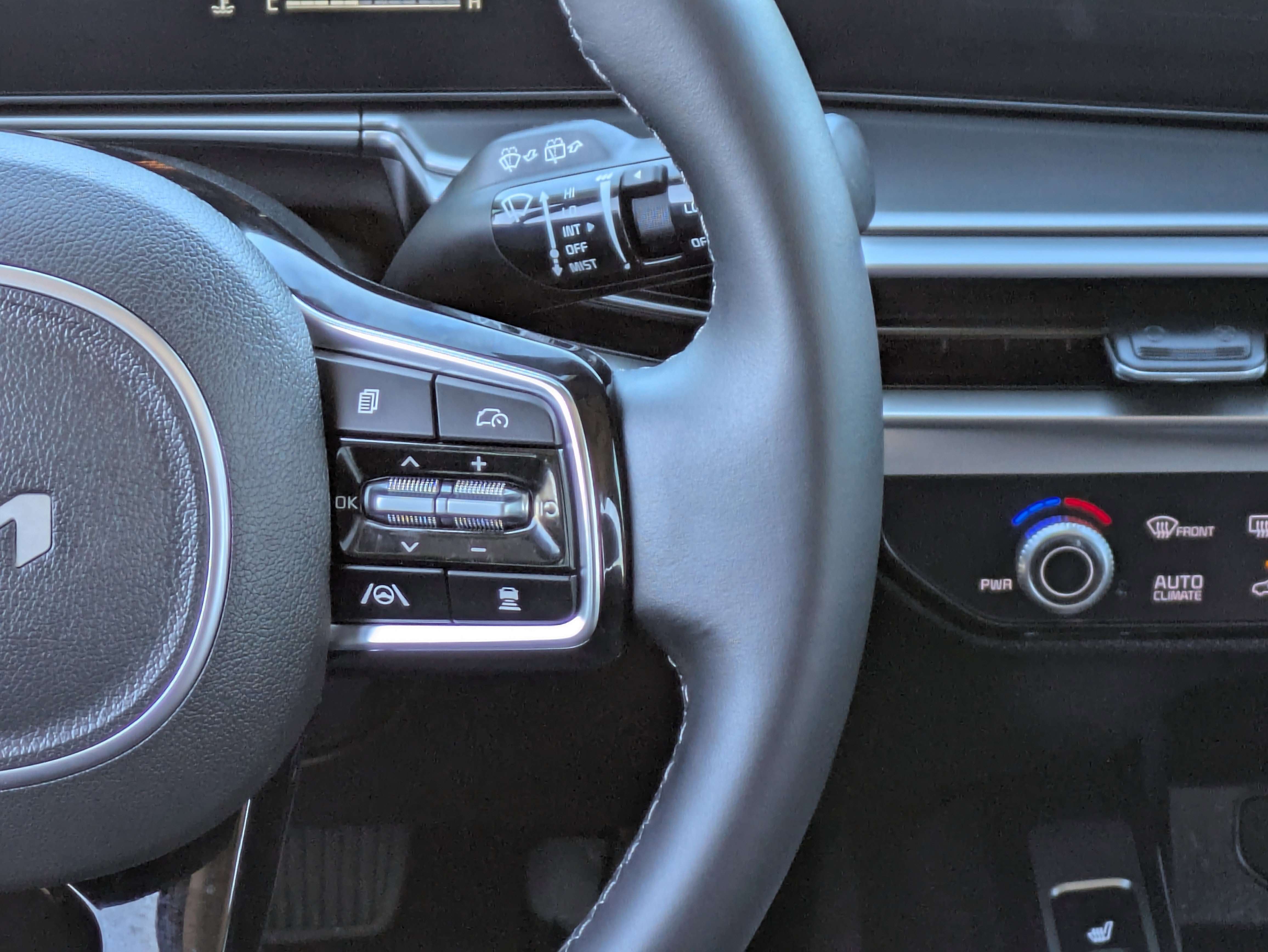 2025 Kia Sorento S - Photo 23