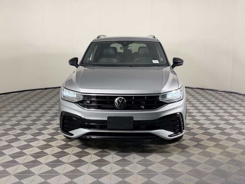 Used 2023 Silver Volkswagen 2.0T SE R-Line Black image 5