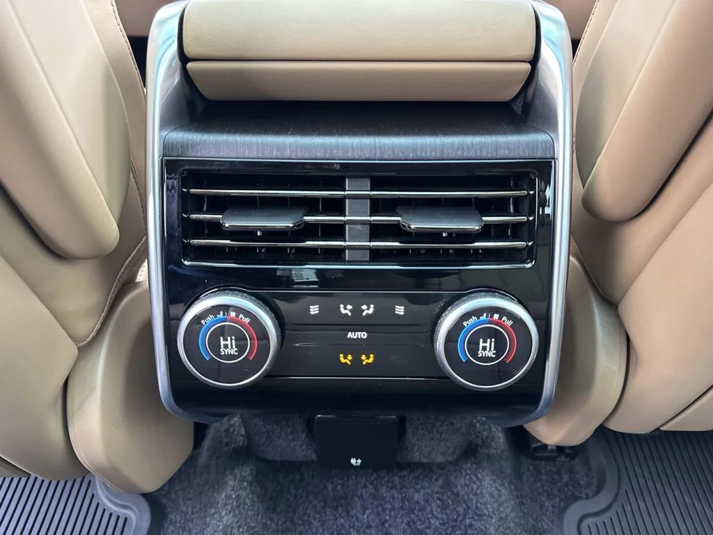 2025 Land Rover Range Rover SE - Photo 16