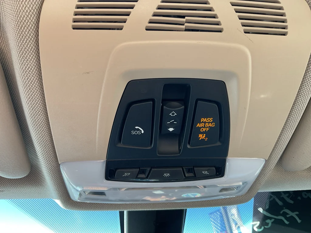Used 2018 Mediterranean Blue Metallic BMW 320i xDrive image 26