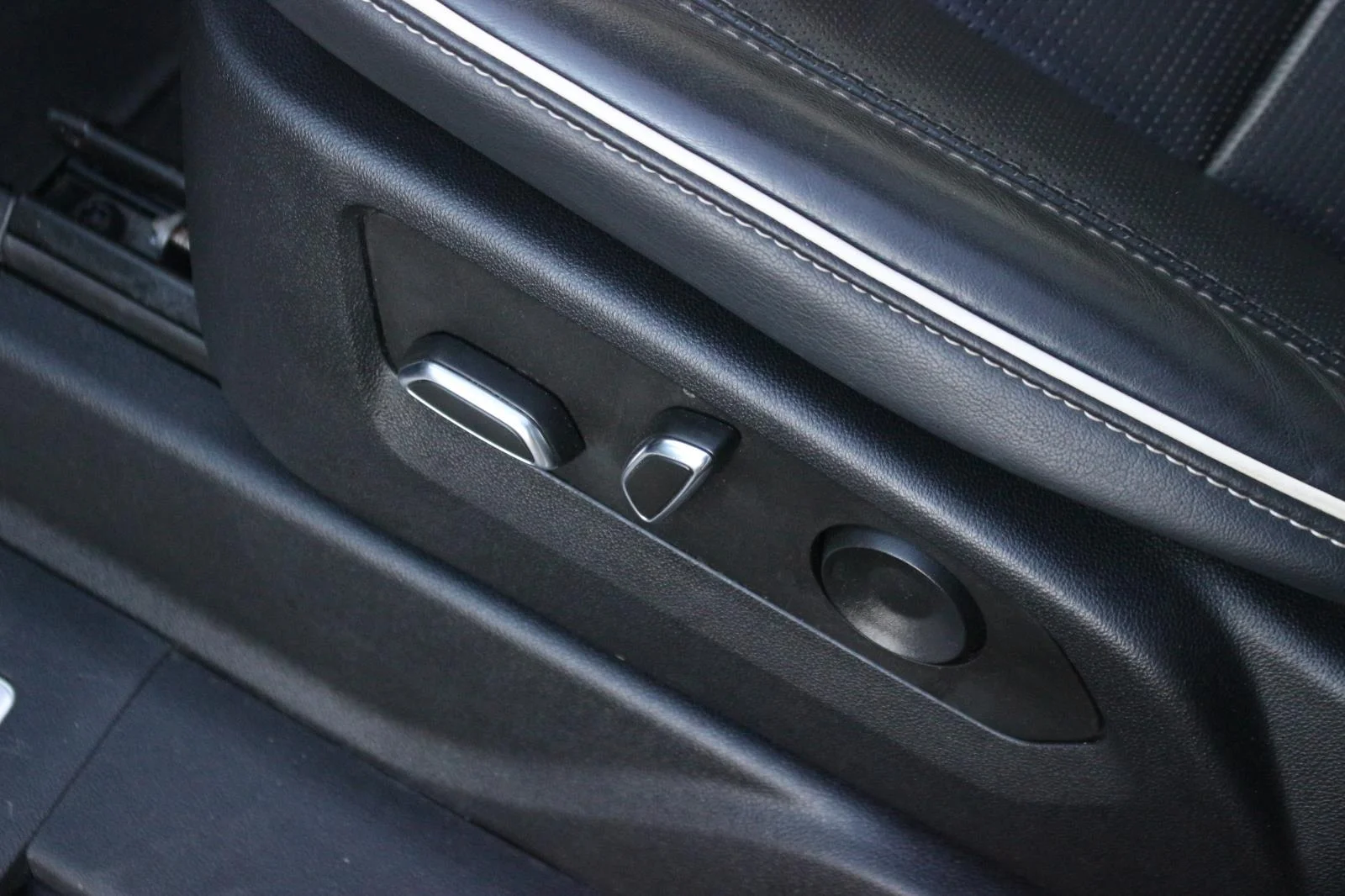 Used 2023 Black Raven Cadillac Sport image 17