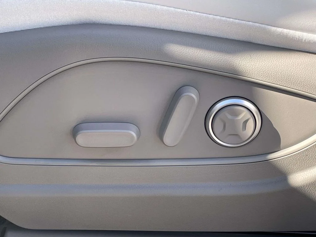 New 2026 White Hyundai SEL Premium image 17