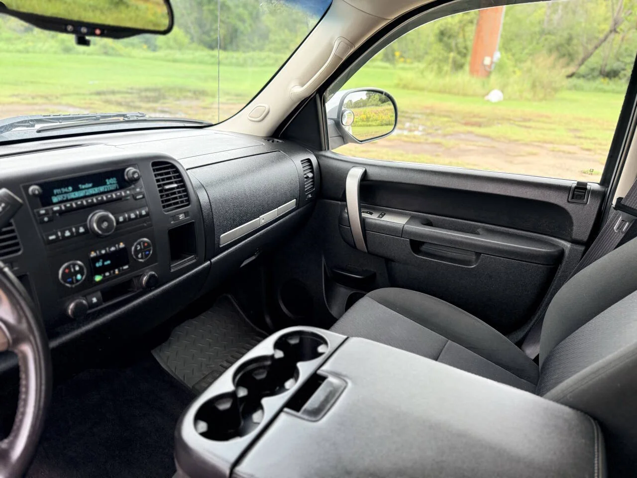 Used 2011 White GMC SLE 4x2 4dr Crew Cab 5.8 ft. SB image 18