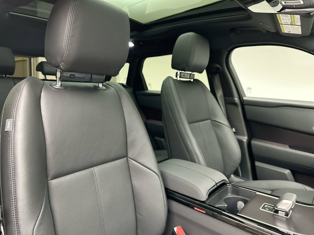 Used 2026 Arroios Grey Metallic Land Rover Dynamic SE image 6