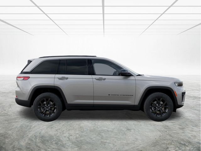 New 2026 Silver Zynith Exterior Paint Jeep Altitude image 22