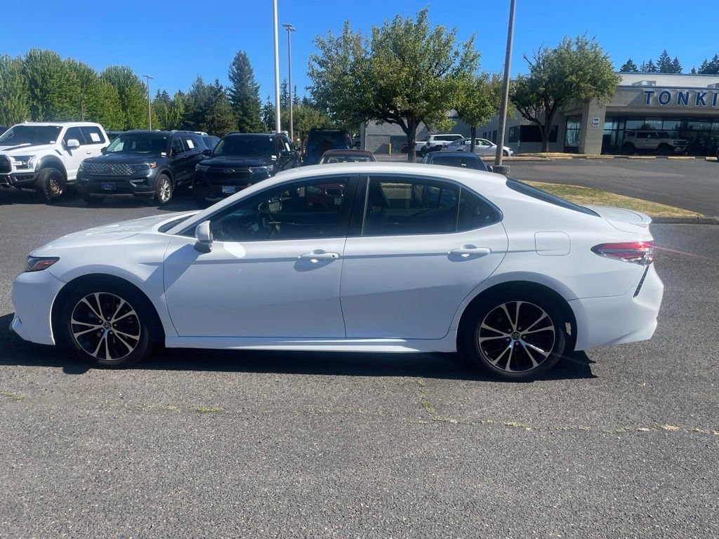 Used 2018 Super White Toyota SE image 6