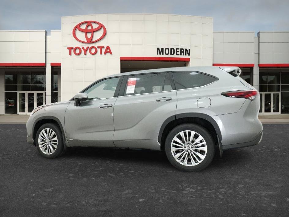 New 2026 Heavy Metallic Toyota Hybrid Platinum image 22