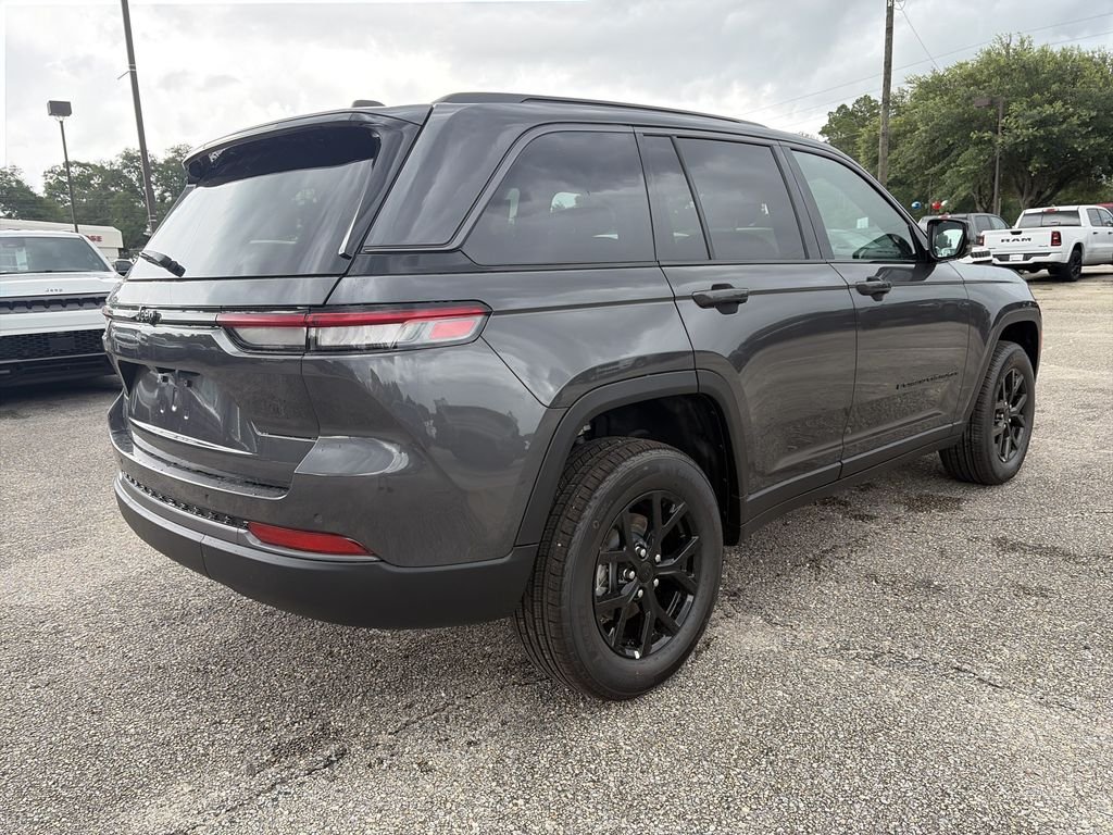 New 2026 Baltic Gray Metallic Clear-Coat Exterior Paint Jeep Altitude image 6