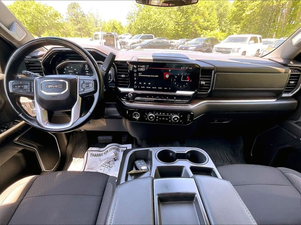 Used 2023 White GMC Elevation image 21