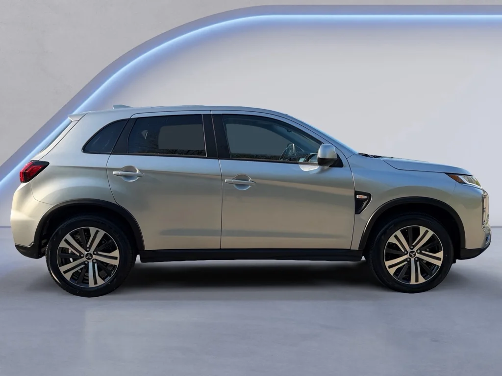 New 2026 Alloy Silver Metallic Mitsubishi SE image 2