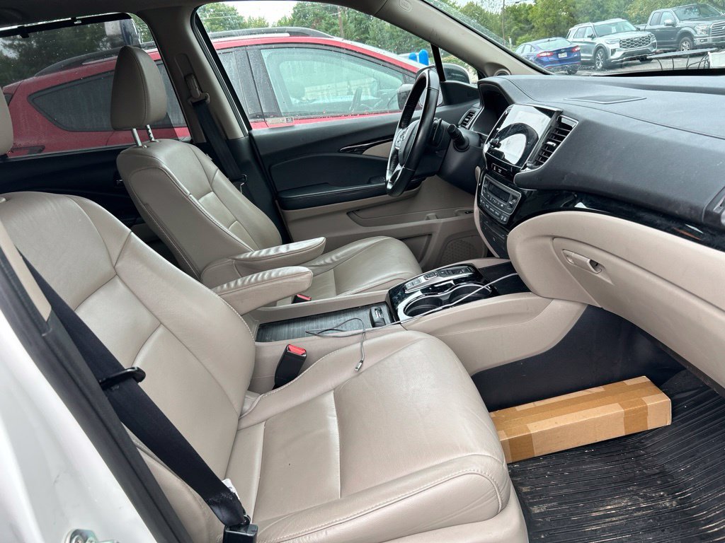 Used 2019 White Diamond Pearl Honda Touring image 4