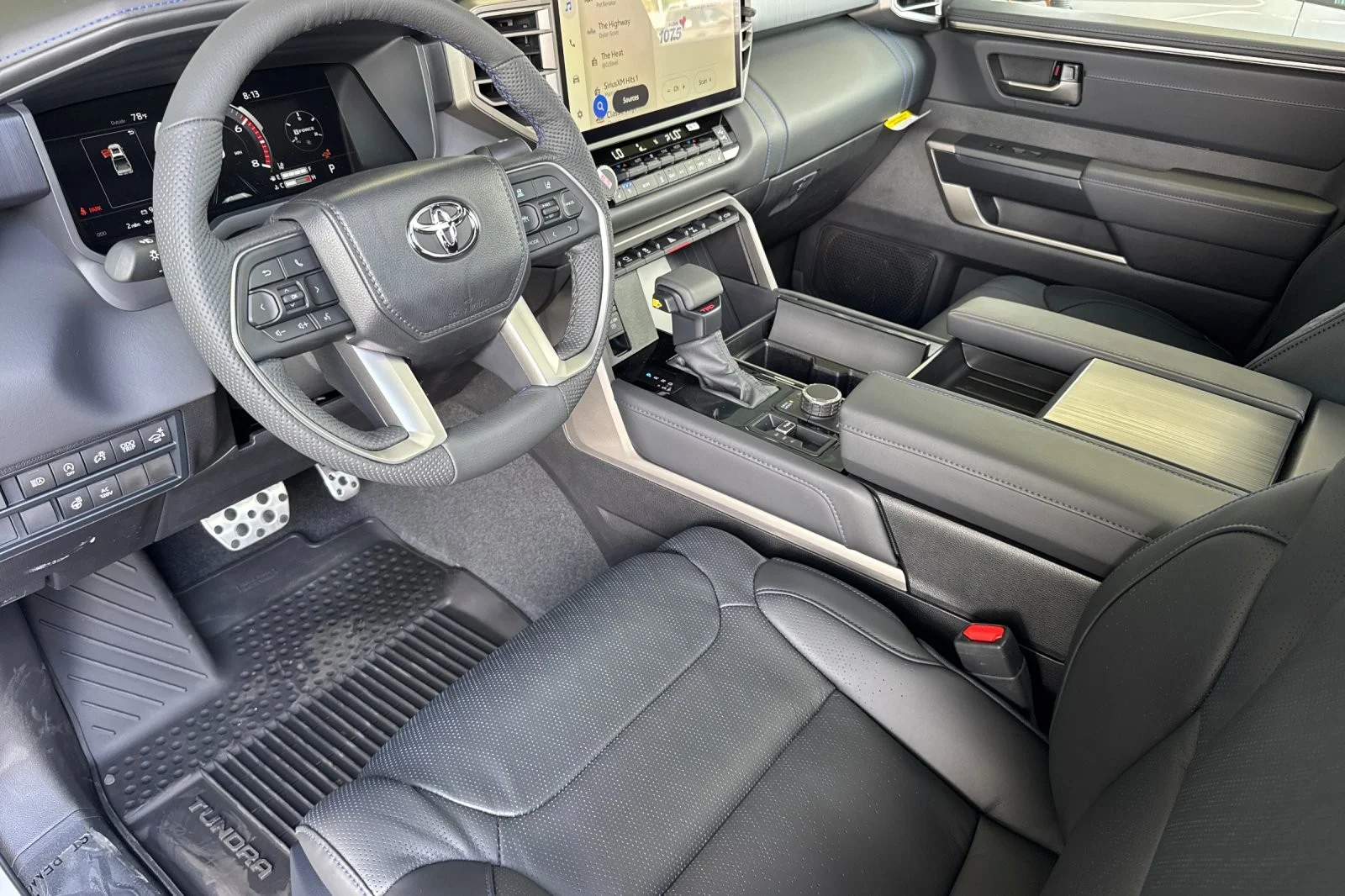 New 2026 Wind Chill Pearl <sup>1</sup> Toyota  Platinum image 9