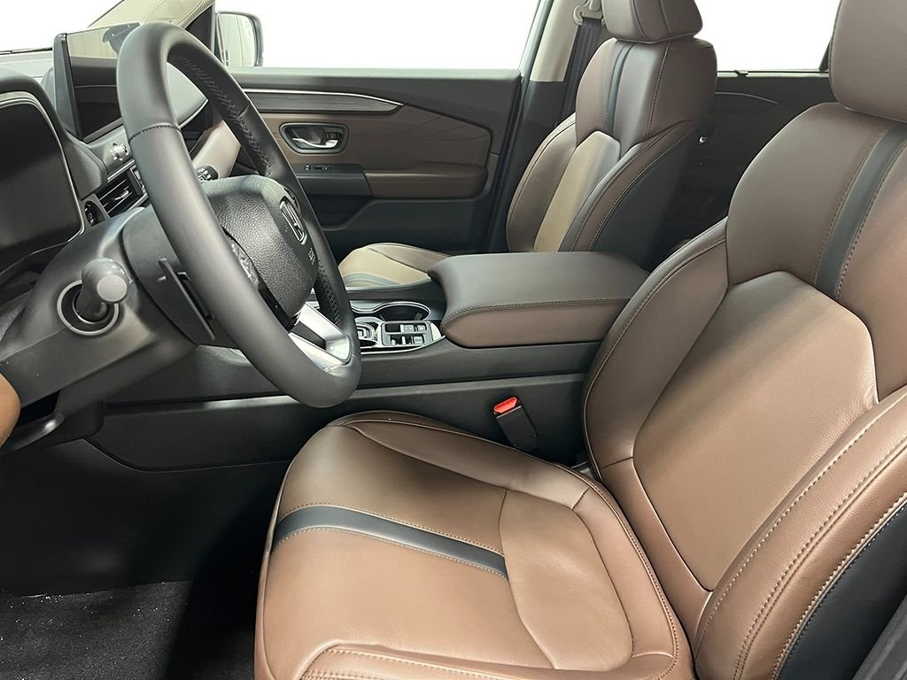 New 2026 Platinum White Pearl Honda Touring image 16