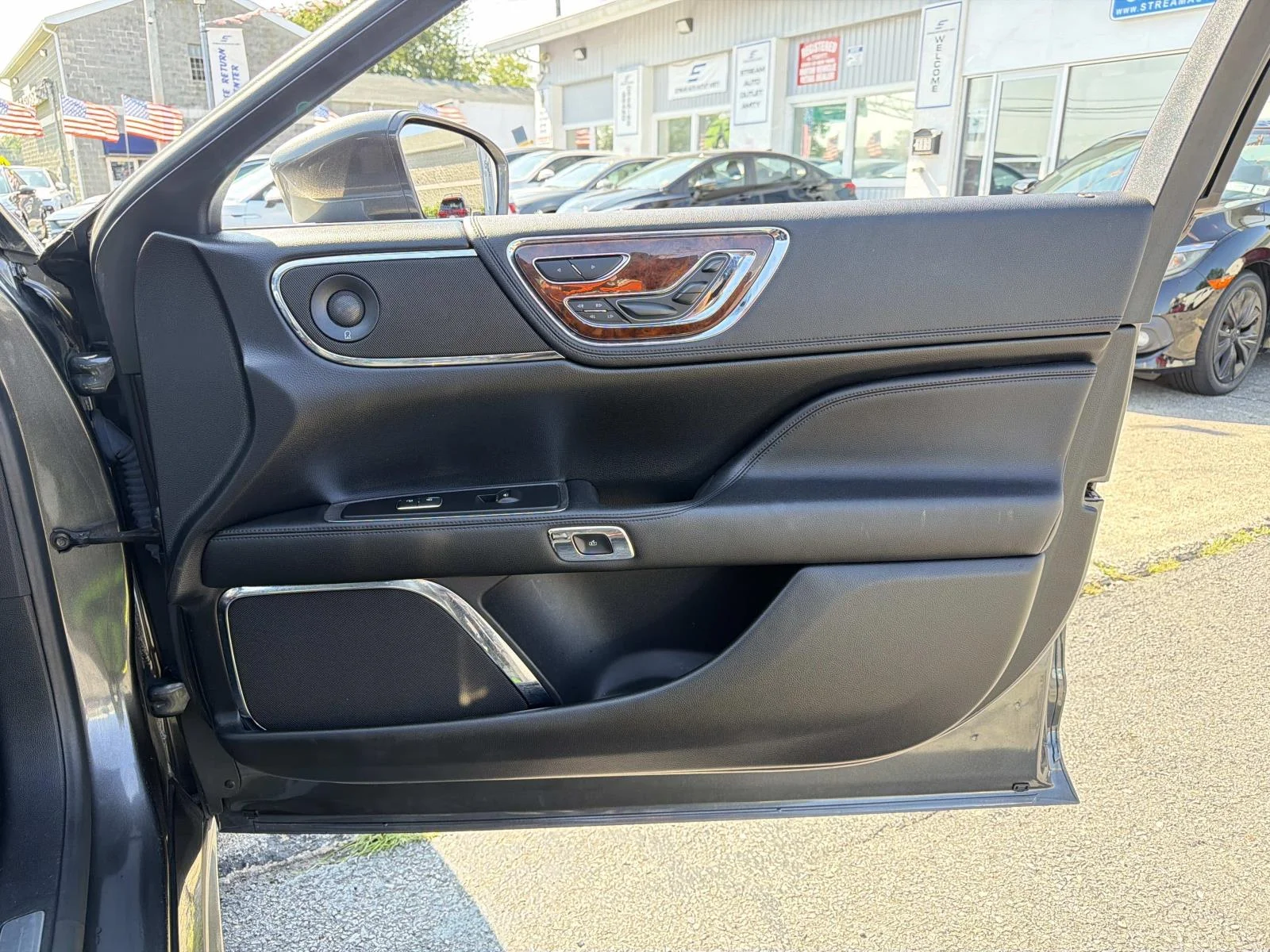 Used 2018 Gray Lincoln Reserve image 14