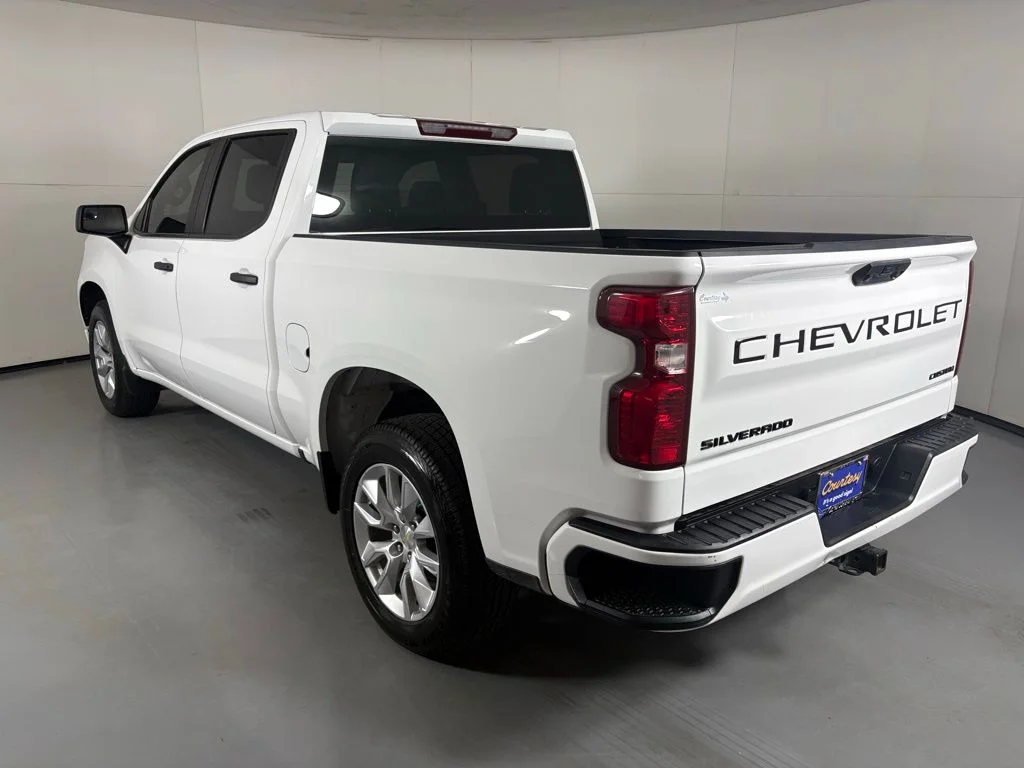 Used 2023 White Chevrolet Custom image 6