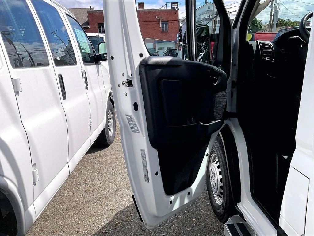 Used 2025 White Ram Base image 9