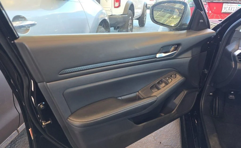 Used 2025 Black Nissan 2.5 SV image 11