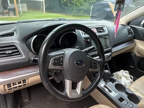 Used 2015 White Subaru 2.5i image 27