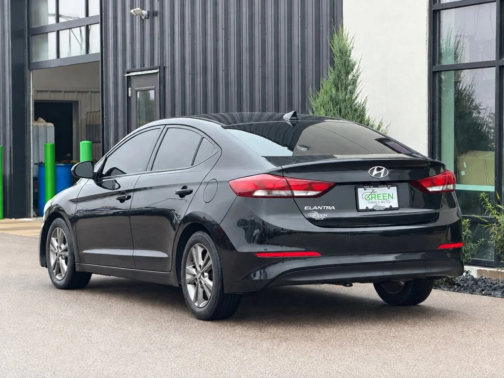 Used 2018 Black Hyundai SEL image 3