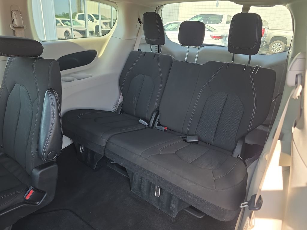 Used 2023 Silver Chrysler LX image 18