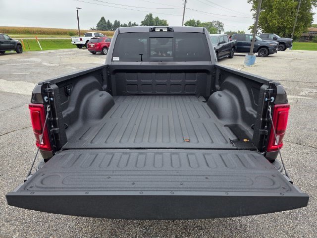 New 2026 Granite Crystal Metallic Clear-Coat Exterior Paint RAM Laramie image 9