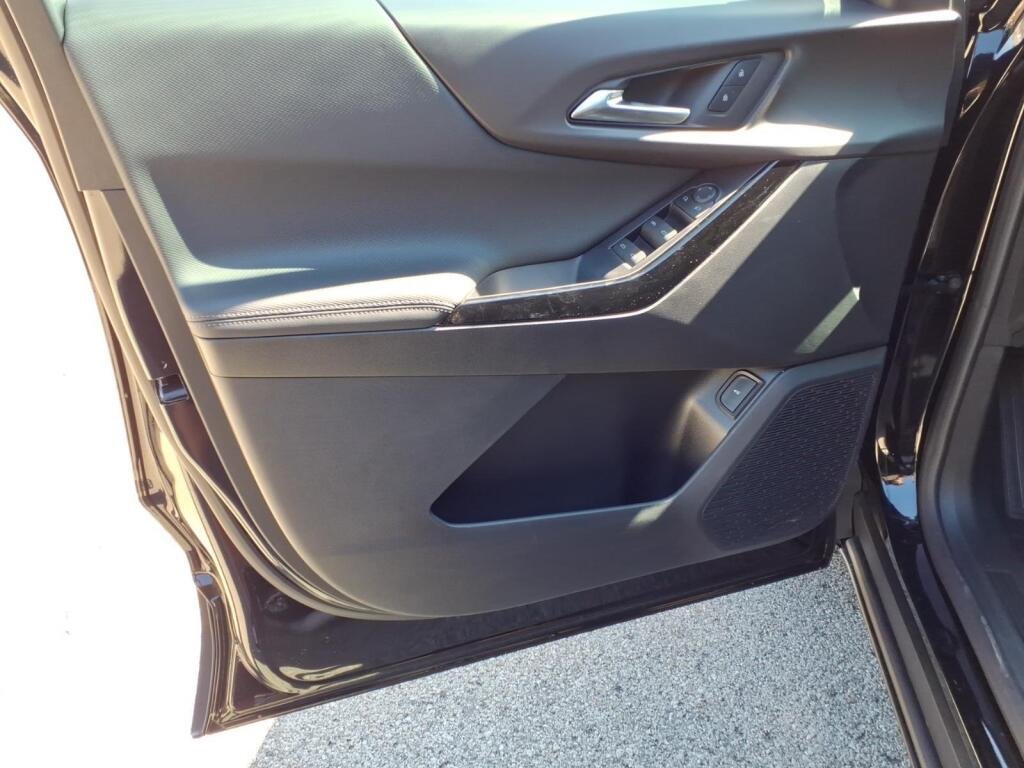 New 2027 Mosaic Black Metallic Chevrolet FWD LT image 8