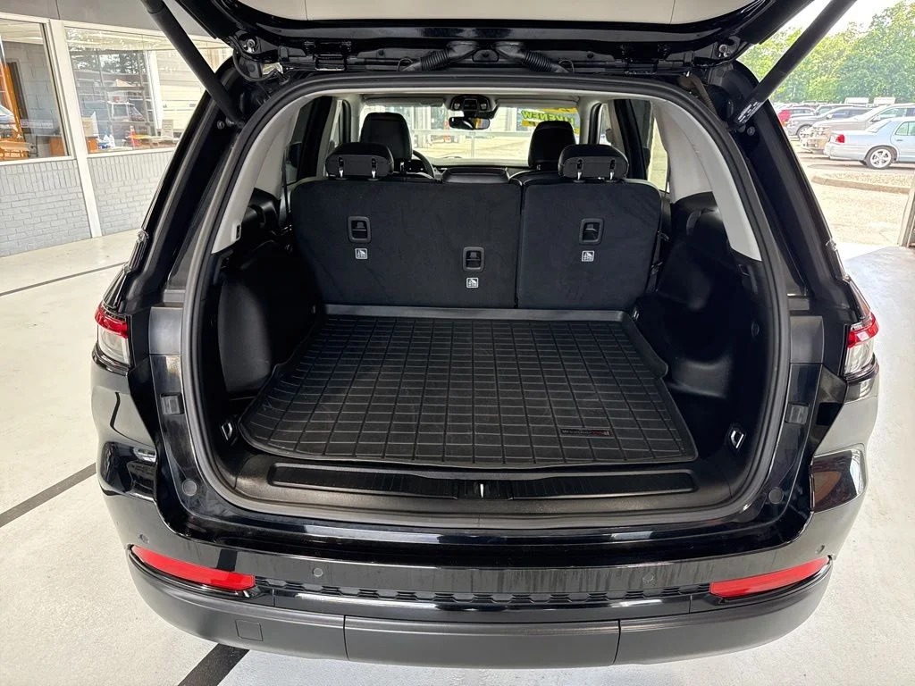 Used 2023 Black Jeep Limited image 10