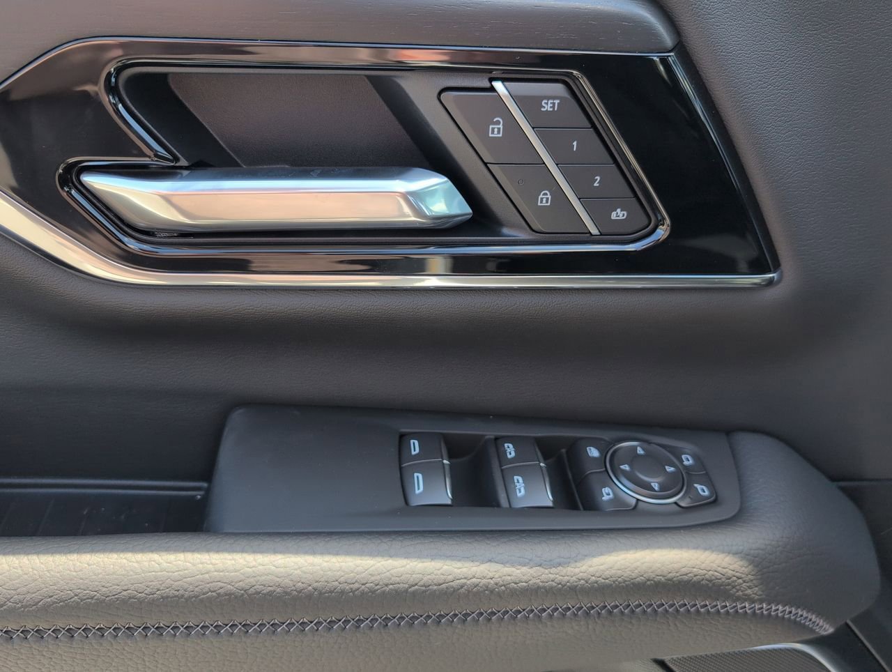 2026 GMC Yukon XL Denali - Photo 24