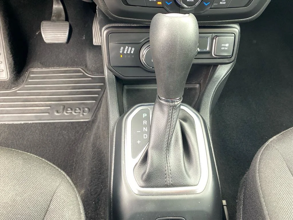 Used 2018 Black Jeep Latitude image 12
