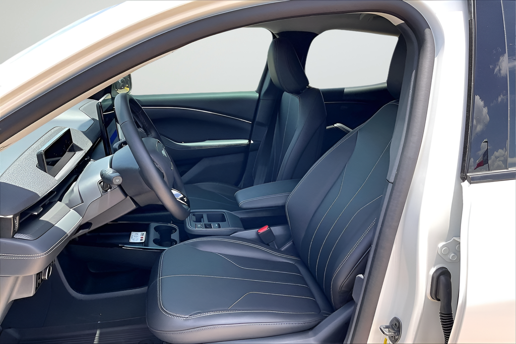 New 2026 Star White Metallic Tri-coat Ford Select image 10