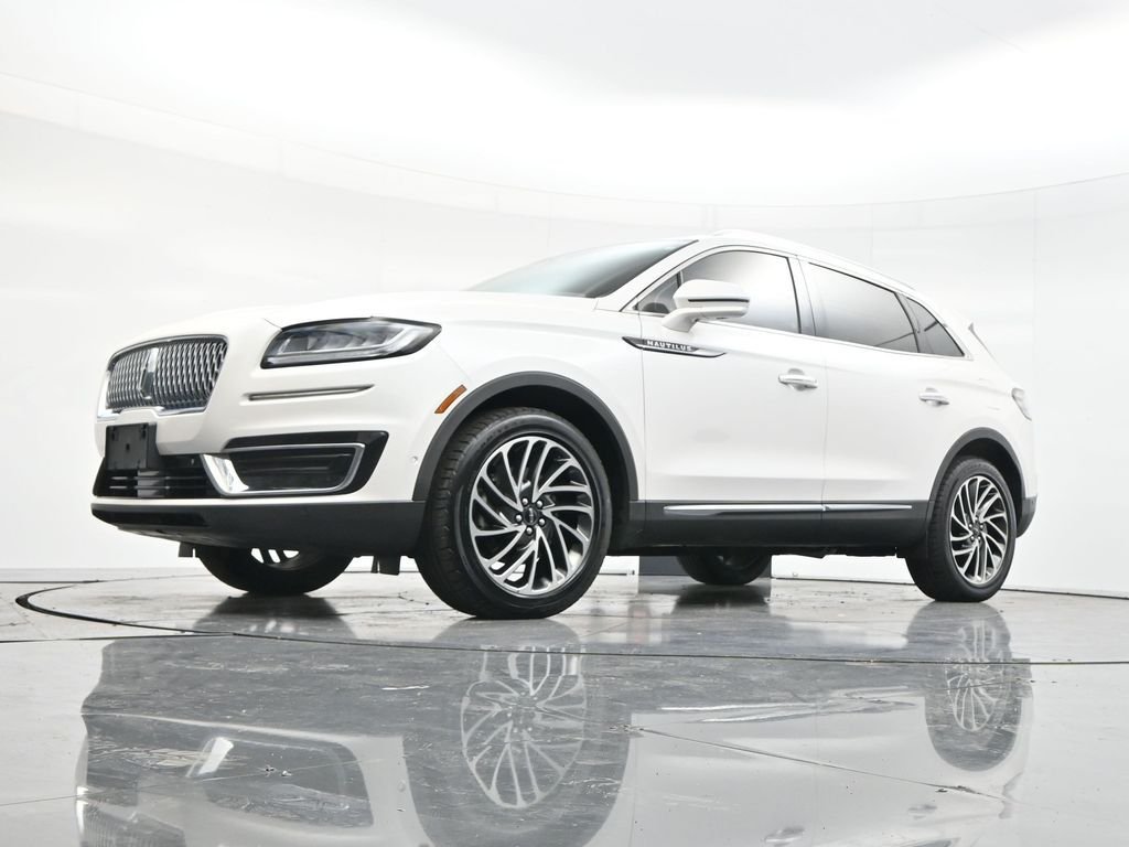 Used 2019 White Platinum Clearcoat Metallic Lincoln Reserve image 43