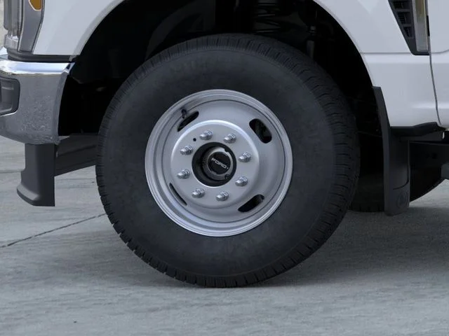 New 2026 Oxford White Ford XLT image 19
