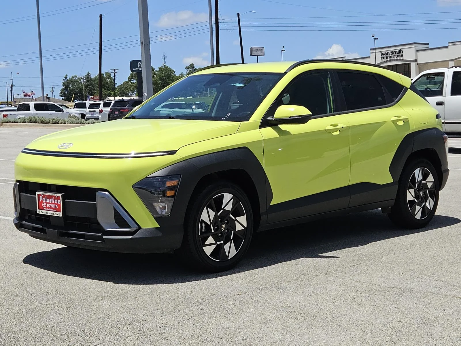 Used 2024 Neoteric Yellow Hyundai SEL FWD image 3